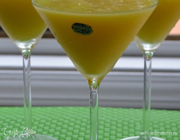 Подаем в бокалах. Наслаждаемся.