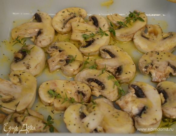 Выложим грибы в маринад.  Перевернем несколько раз. Маринуем при комнатной тем-ре 1 час. или закроем пленкой и маринуем 3 часа в холодильнике.