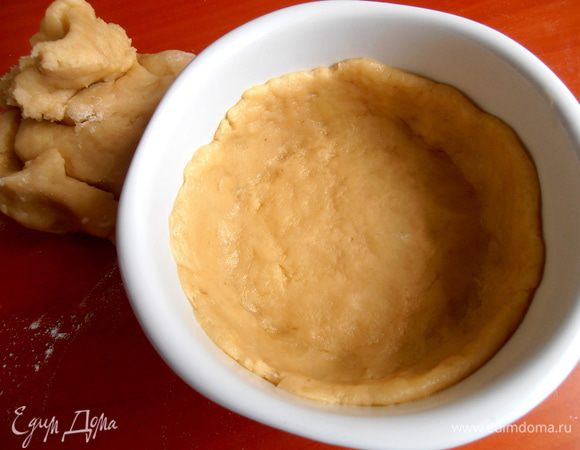 В керамической формочке (11 см) я попытаюсь сделать большую тарталетку!