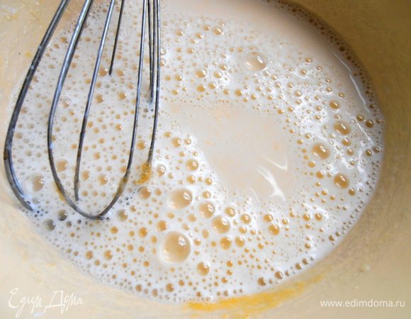 Далее нужно поставить на маленький огонь и проварить до загустения, постоянно помешивая... Я не рискнула на огонь и и нагревала на водяной бане!