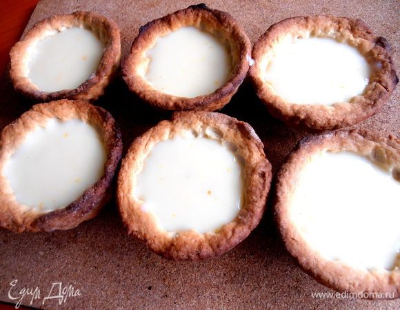 Остывшим кремом заполнить корзиночки!