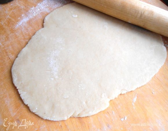 Чуть не забыла! Из остального теста я решила сделать простое печенье, но крем и мармелад остались, так что смело можете и дальше творить корзиночки, но мне хватило и этих!