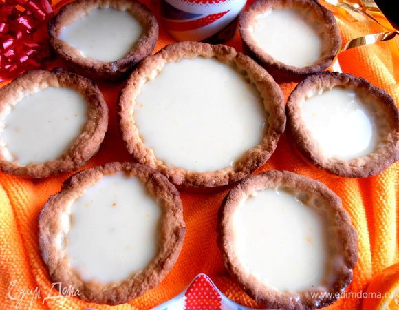 Выставляем все наши тарталетки-корзиночки с кремом...