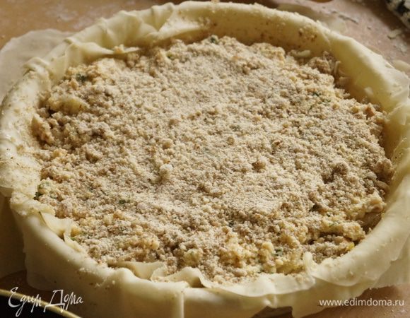 Присыпать оставшимся миндалем