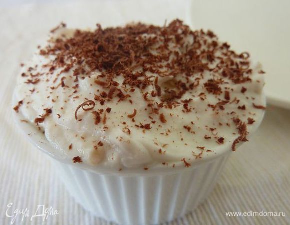 Посыпать тертым шоколадом. 