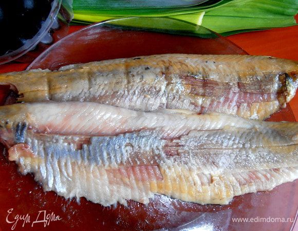 Очищаем от кожицы и всех внутренностей, включая все косточки!