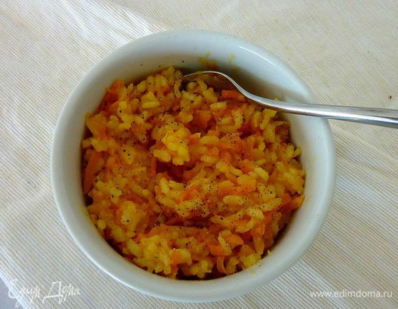 Снимите ризотто с огня. Добавьте пармезан и оставшейся сливочное  масло, и приправить солью и перцем.
