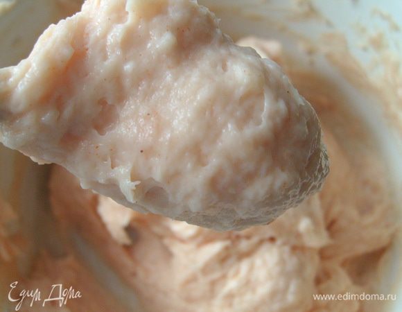 В итоге должен получиться фарш, похожий на мусс, который нельзя формировать руками, только ложкой.