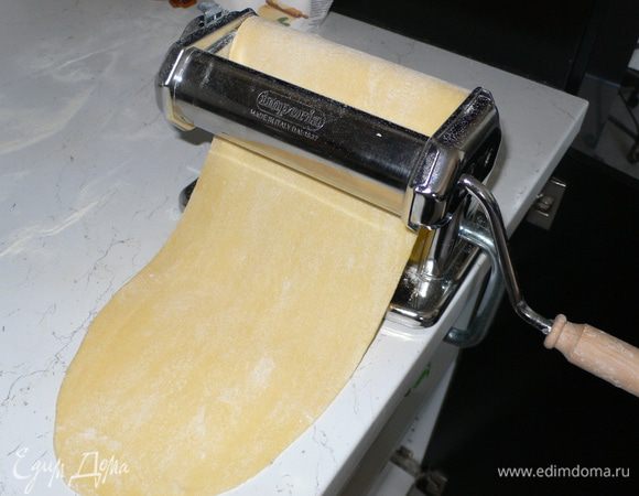 Я использовала машинку для раскатки теста. Предпоследняя позиция. 