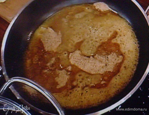 Разогреть масло и добавить к маслу сухари. Обжарить клёсы в сухарно- масляной смеси.