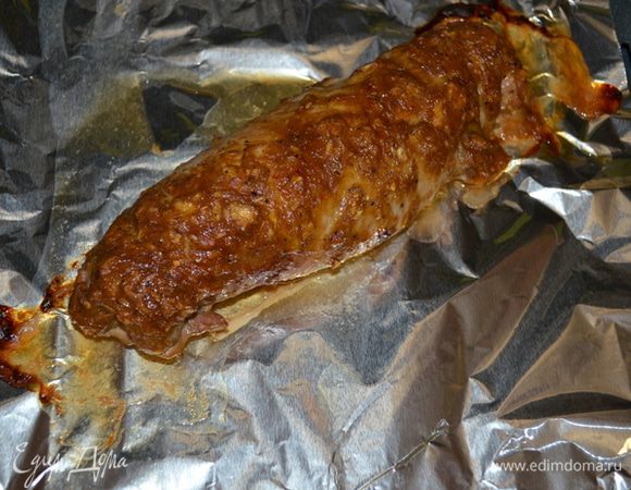 Если готовим на гриле снимем маринад с филе и готовим до нужной готовности. Или выложим на противень фольгу ,затем наш кусок свинины. Поставим в духовку на 200 гр. примерно 45 мин.