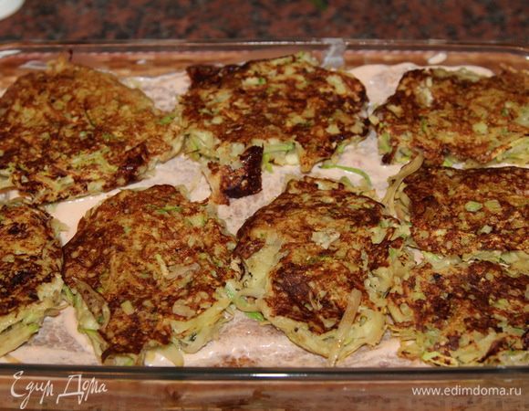 Сверху выкладываем еще слой оладий