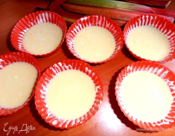 Заполняем их оставшимся тестом...