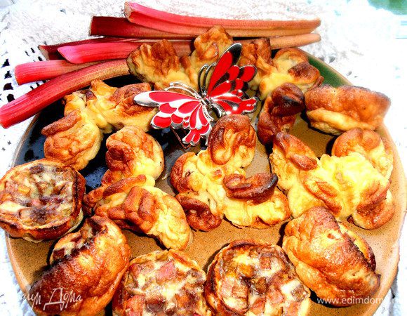 Получается 12 мягчайших яичных булочек,которые аппетитно рвать руками и тут же проглатывать нежные кусочки)))