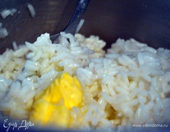 Варим рис по очень простому способу и без потерь http://www.edimdoma.ru/retsepty/24059-varim-ris-legko-i-prosto
Добавить оставшееся сливочное масло и охладить.