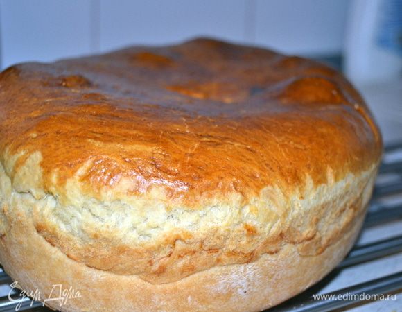 Затем вынимаем из формы и оставляем на решетке до полного остывания.Накрываем пирог бумагой,а сверху полотенцем,таким образом верхняя корочка останется мягкой и нежной.Так я оставила его на ночь.