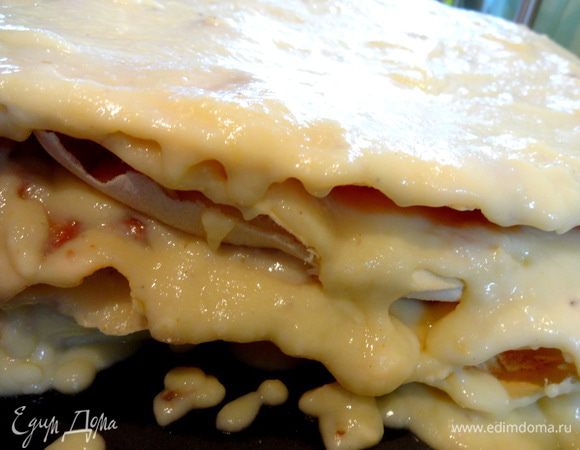 И начинаем обильно промазывать коржи кремом.