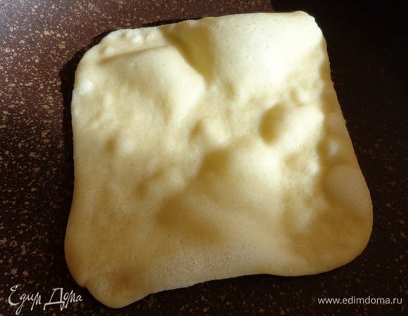 Жарьте с двух сторон на слегка смазанной маслом сковороде.