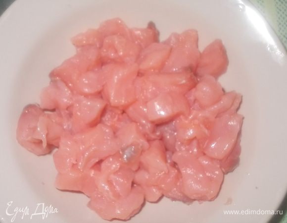семгу нарезать мелкими кубиками