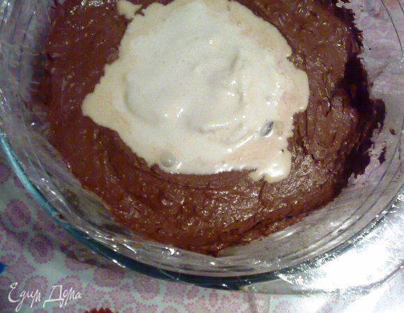 Когда масса немного застыла, я сделала небольшое углубление и заполнила его белым шоколадом (белый шоколад предварительно размяла, т.к. он застыл до состояния кирпича).
Замораживаем мороженое до следующего утра.











































ПОСТА