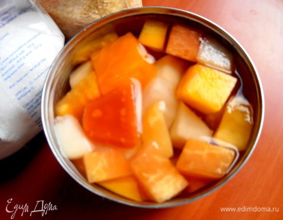 Сначала делаем верх тортика-десертика! Опять открыла свой любимый коктейль из тропических фруктов (папайя,ананас,гуава...)