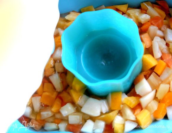 И заливаем сверху желатиновым сиропом после "бани")))