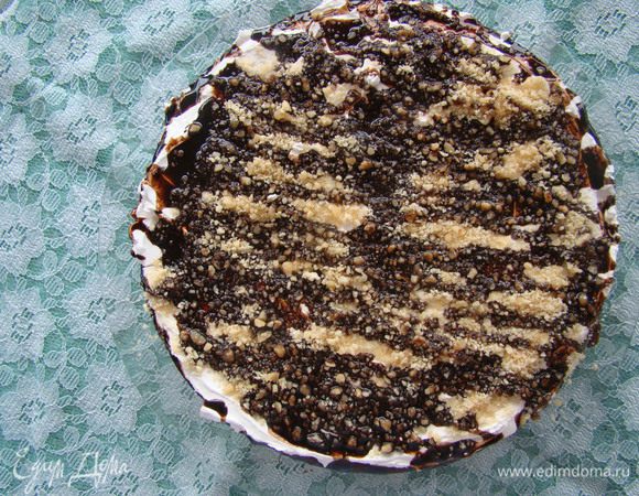 Сверху можно посыпать орешками и полить растопленным шоколадом. Приятного аппетита!