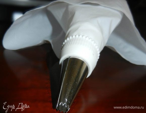 Для украшения маффинов я использовала эту насадку.