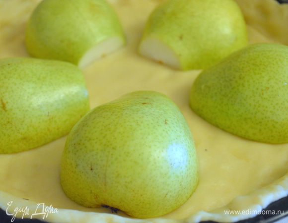 укладываем груши на тесто. У меня влезло 5 половинок, все зависит от и размера 