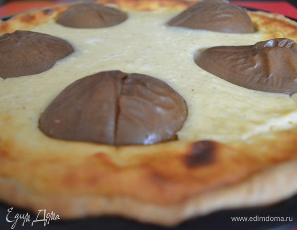 Выпекаем пирог так: 15 минут при 200 гр, затем еще 30 минут при 180 градуса. Затем духовку выключить и оставить еще на 10 минут. 