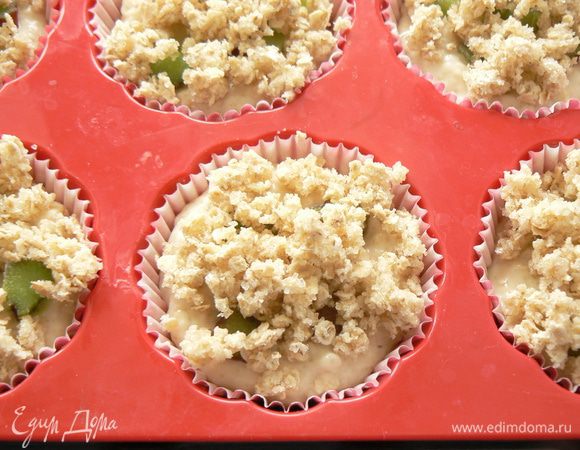 посыпать штрейзелем выпекать мин.30 при температуре 180-200 гр.