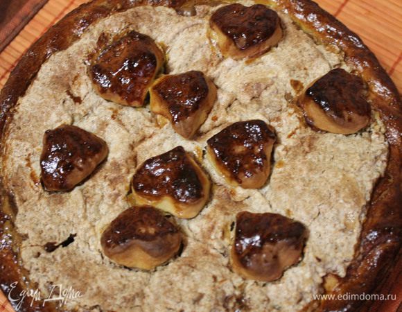 Ставим форму с пирогом в заранее разогретую духовку до 180 градусов, на 30-40 минут. Как только тесто приобретет золотистый цвет, пирог готов! Приятного аппетита!))