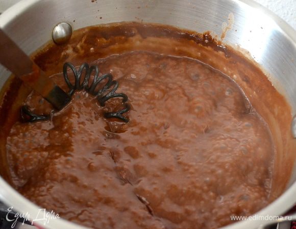 Помешивая, варить до загустения массы, у меня получилось минут 10... (не забывать помешивать!) 