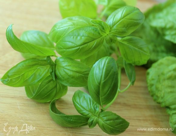 Шоколадный крем. Для него я использовала базилик Тонус. Очень красивого изумрудного цвета с очень ярким ароматом. 