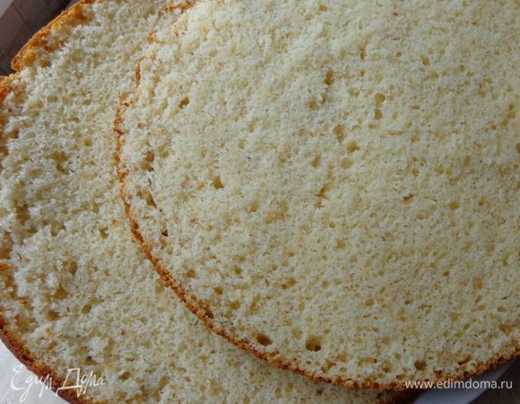 Бисквит получается пористым, пушистым, маслянисто-влажным и очень вкусным! Попробуйте!