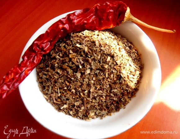 Для соуса-заправки нужен базилик... Возьмём ложку сухого.