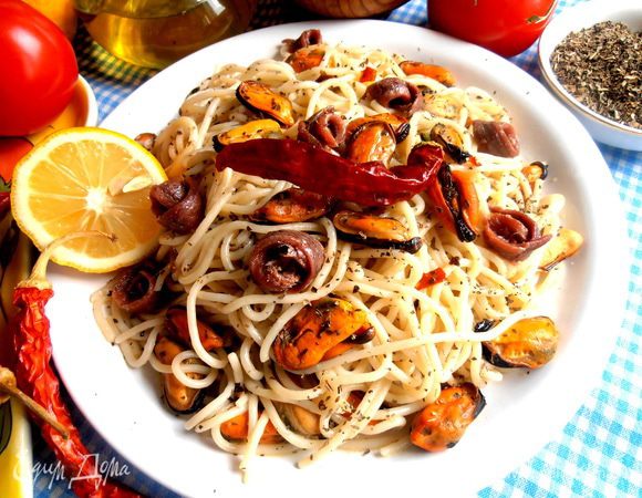 Сбрызнем сверху немного оливковым маслом и подаём с лимончиком (кому его окажется мало!)))