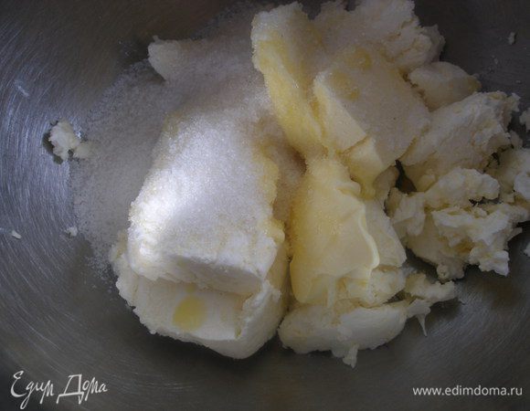  В миске размешать творог, сахар, соль, масло, ванильный сахар.