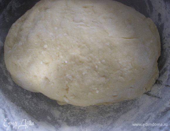 Тесто ставим в холодильник на 1 час. Можно и больше.