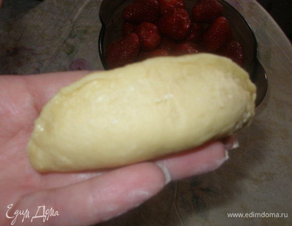 Сформовать пирожки... Вашей любимой формы:)