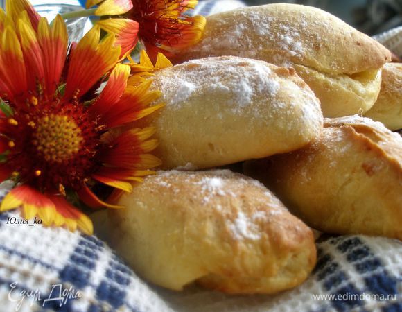Готовые пирожки можно посыпать сахарной пудрой. Приятного чаепития!:)