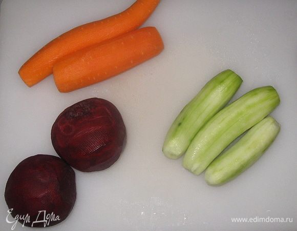 Все овощи очистить.