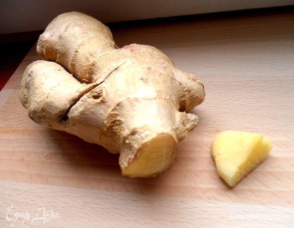 Такой кусочек очищенного имбиря лучше на мелкой тёрке...