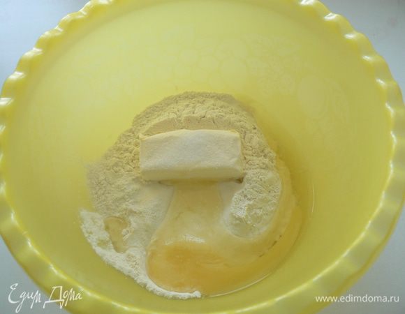 Приготовить песочное тесто, смешав все его компоненты