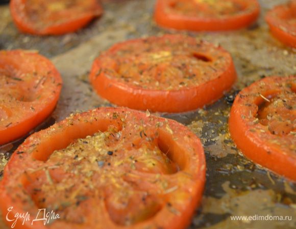 а вот и наши томаты - они подвялились за полчаса, теперь мы их немного остудим. 