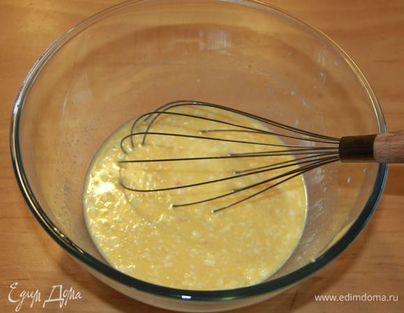 Добавить к дрожжам ингредиенты для теста. 

