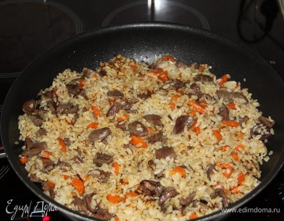 А это плов с куриными сердечками.