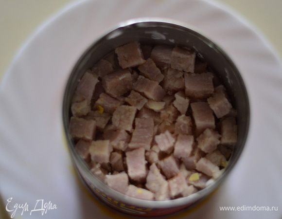 Отварное мясо, майонез.