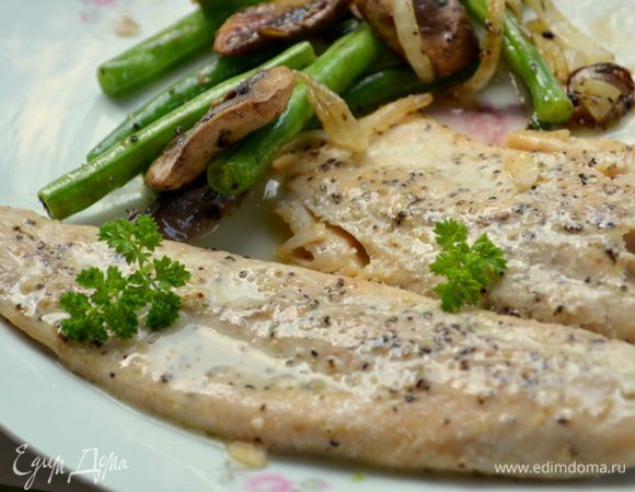 Подаем готовую форель с приготовленным апельсиново-розмариновым соусом. Приятного аппетита.