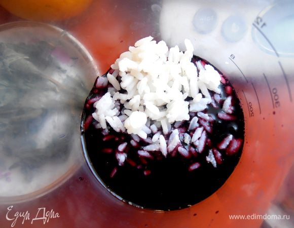 Соединяем с рисом в блендерной чаше.